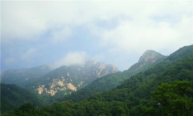 泰山海拔高度（中国人必游泰山海拔高度才1545米）