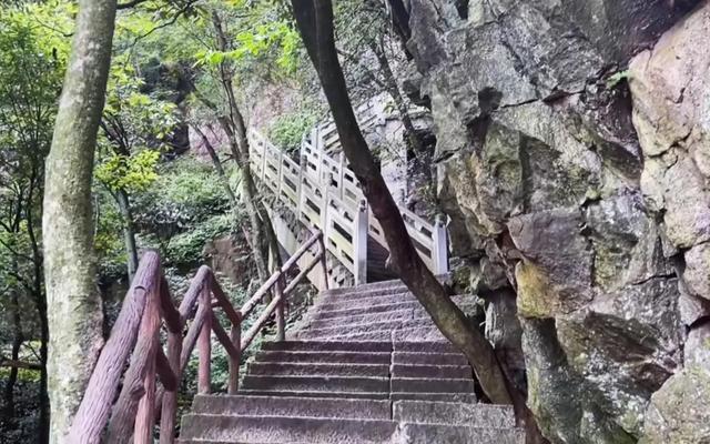 庐山旅游攻略门票价格（8月探秘庐山真实经历）