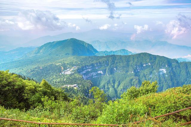 峨眉山景观有哪些（峨眉山旅游景点大全简介）