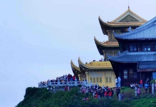 现在的峨眉山景色如何（最火的峨眉山夏日玩法）