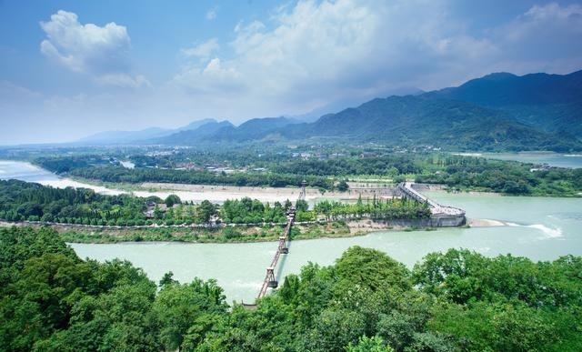 成都周边好玩的地方（天府之国成都周边必去八处美景）