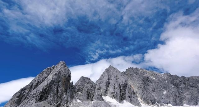 云南玉龙雪山旅游攻略（玉龙雪山夏季避暑旅游）