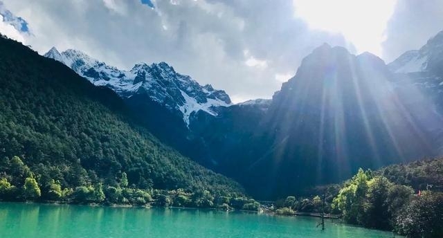 云南玉龙雪山旅游攻略（玉龙雪山夏季避暑旅游）