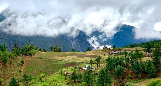 云南玉龙雪山旅游攻略（玉龙雪山夏季避暑旅游）