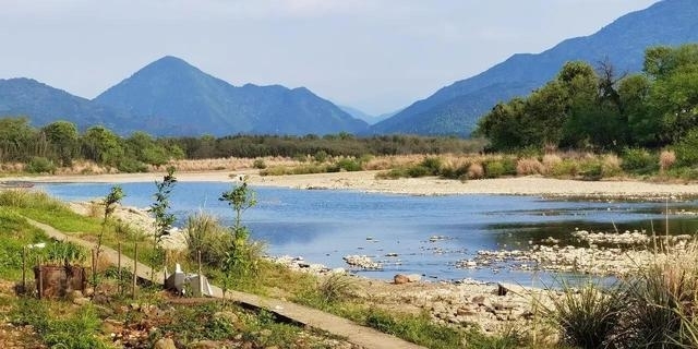 江西龙虎山风景区（龙虎山镇因龙虎山而得名）