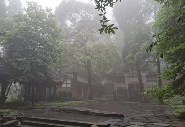 灵岩寺好玩吗值得去吗（都江堰市人间仙境灵岩寺）