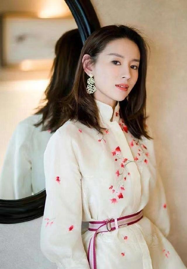 董洁离婚了吗现在(董洁离婚后带儿子艰难生活)