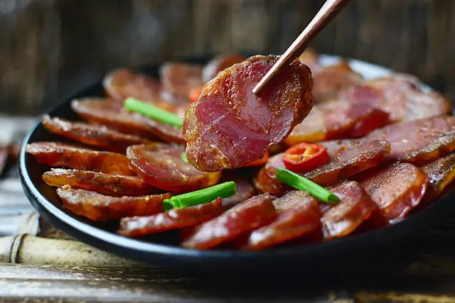 腊肉怎么烹饪才好吃(烹饪腊肉牢记这4点)