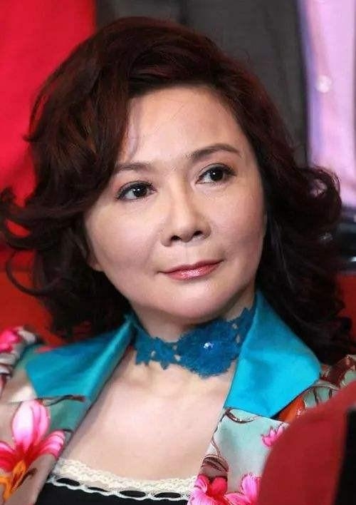 蔡明的丈夫是谁图片（蔡明之子丁丁36岁还未婚）