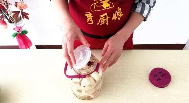 糖醋蒜怎么淹法好（原来糖醋蒜的做法这么简单）