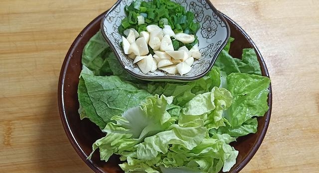 白菜豆腐汤怎么做好吃(白菜豆腐汤这样做汤色浓白)