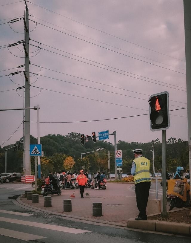 男朋友是辅警能嫁吗(找个辅警做对象好不好呢)