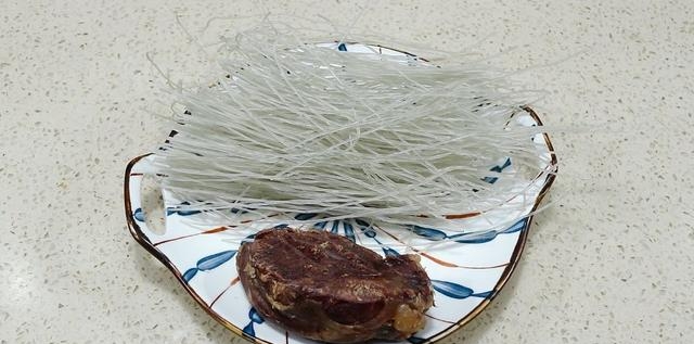 熟牛肉怎么做才好吃(天冷最爱吃牛肉炖粉条)