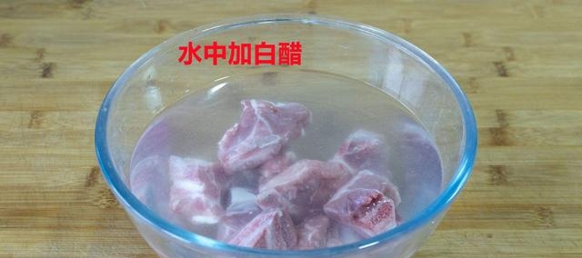 炖排骨需要什么材料(炖排骨用料太多难怪不好吃)