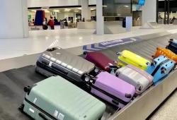 坐飞机能带几个行李箱(飞机上可以带几个包登机)
